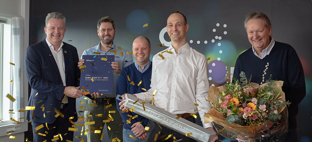 Teamet bak Corron består av f.h. Stein Berg Oshaug, Aleksander Rise Gallala, Rune Oshaug og Eirik Belland. Her sammen med Kolbjørn Heggdal, Banksjef Næringsliv Romsdal og Nordmøre.
