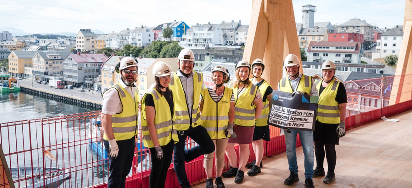 906x503-Newton Møre.jpg