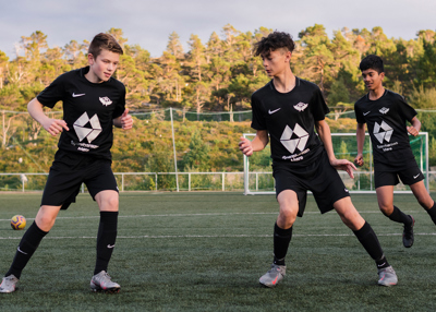 Fotballspillere sponset av Sparebanken Møre