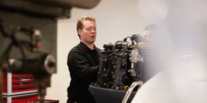 Tomas Almås Risvik, gründer og daglig leder i Motorsenteret Ålesund, i verkstedlokalene på Kvennaneset i Ålesund.