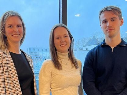 Linn-med-studenter906x503.jpg