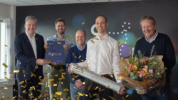 Teamet bak Corron består av f.h. Stein Berg Oshaug, Aleksander Rise Gallala, Rune Oshaug og Eirik Belland. Her sammen med Kolbjørn Heggdal, Banksjef Næringsliv Romsdal og Nordmøre. 