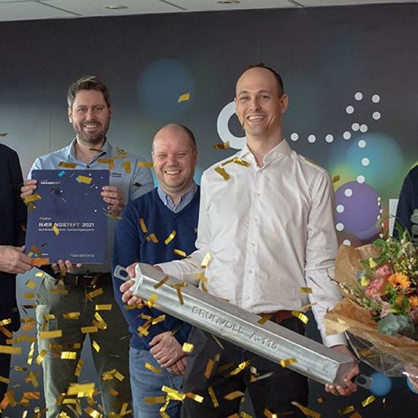 Teamet bak Corron består av f.h. Stein Berg Oshaug, Aleksander Rise Gallala, Rune Oshaug og Eirik Belland. Her sammen med Kolbjørn Heggdal, Banksjef Næringsliv Romsdal og Nordmøre. 