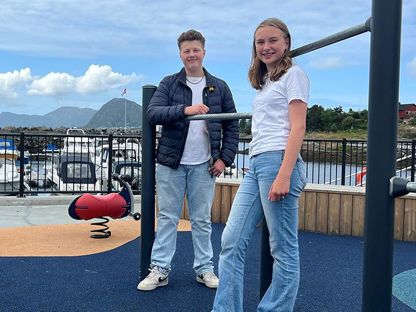 15 åringene Alexander og Martine ved småbåthavna